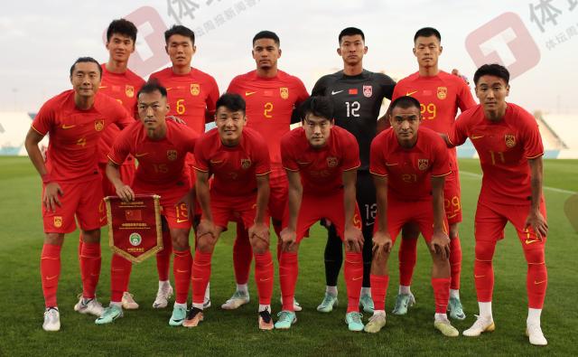 APP下载-​【战报】9人国足1比2遭逆转 被中国香港围攻20分钟